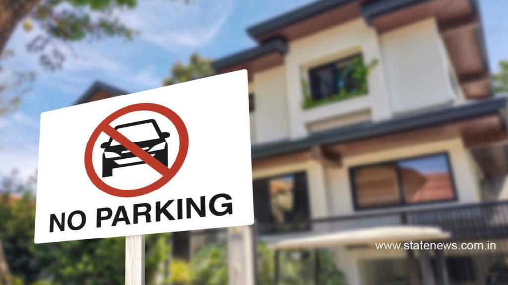 An older citizen Narottam stopped Chief Minister CM car to fix the parking problem issue in front of his house bengaluru bangalore