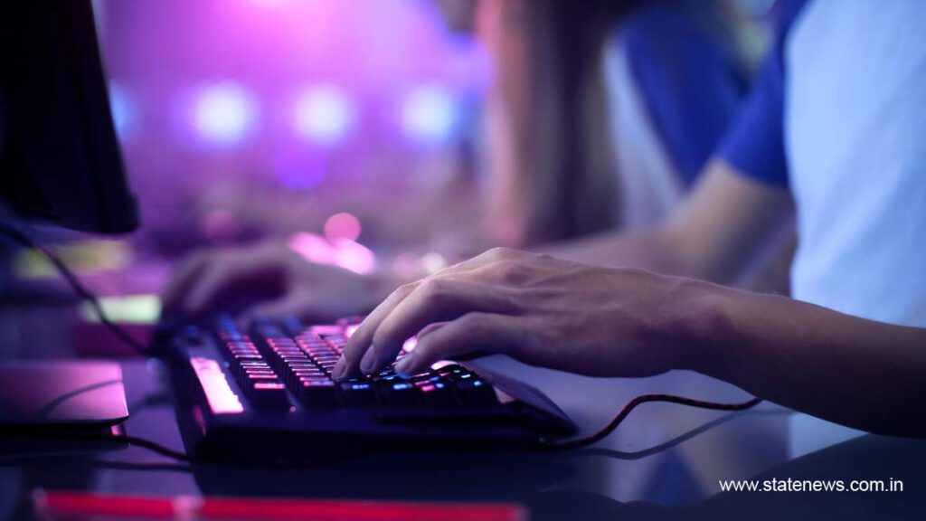 karnataka police shut down three 3 cyber cafes in Manvi town Raichur district for charging for Gruha Lakshmi enrolment and Karnataka government says no registration fee Gruha Lakshmi enroll free cost charges