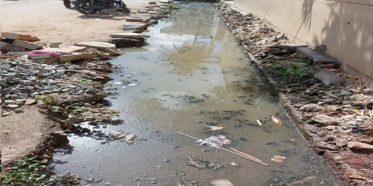 BBMP ward 6 engineer Thanisandra Indira Iris apartment drainage work not complete bangalore Vidhyasagar Road