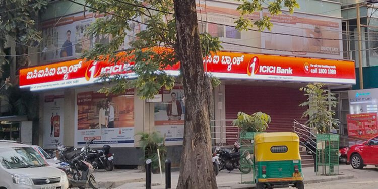 Consumer Court imposed a Fine on ICICI Bank CMH Road Indiranagar Bangalore sunil kumar Advocate renu Bengaluru penalty