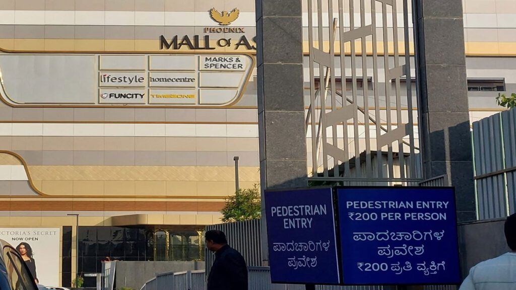 pedestrian Entry fee at Phoenix Mall of Asia is Rs 200 Customers Expressed Disappointment car parking oppose