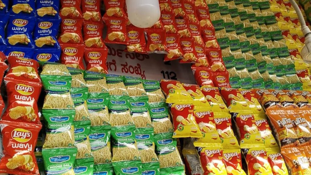 KSRTC shops overcharges more than MRP rates in Bangalore Majestic shop shopkeepers bus stand public toilets toilet