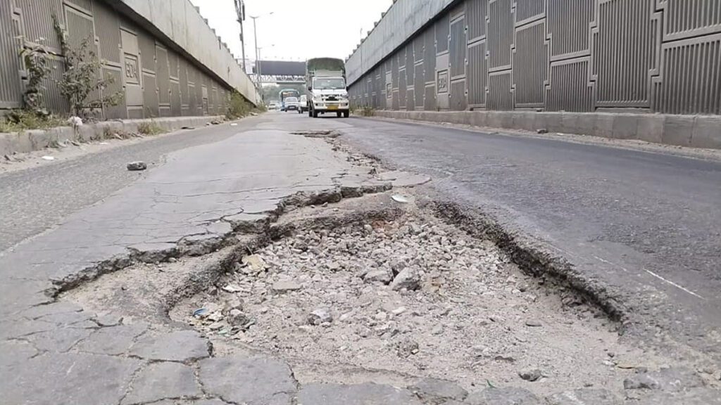 BBMP ward 24 Nagwara main road under flyover Potholes Bangalore